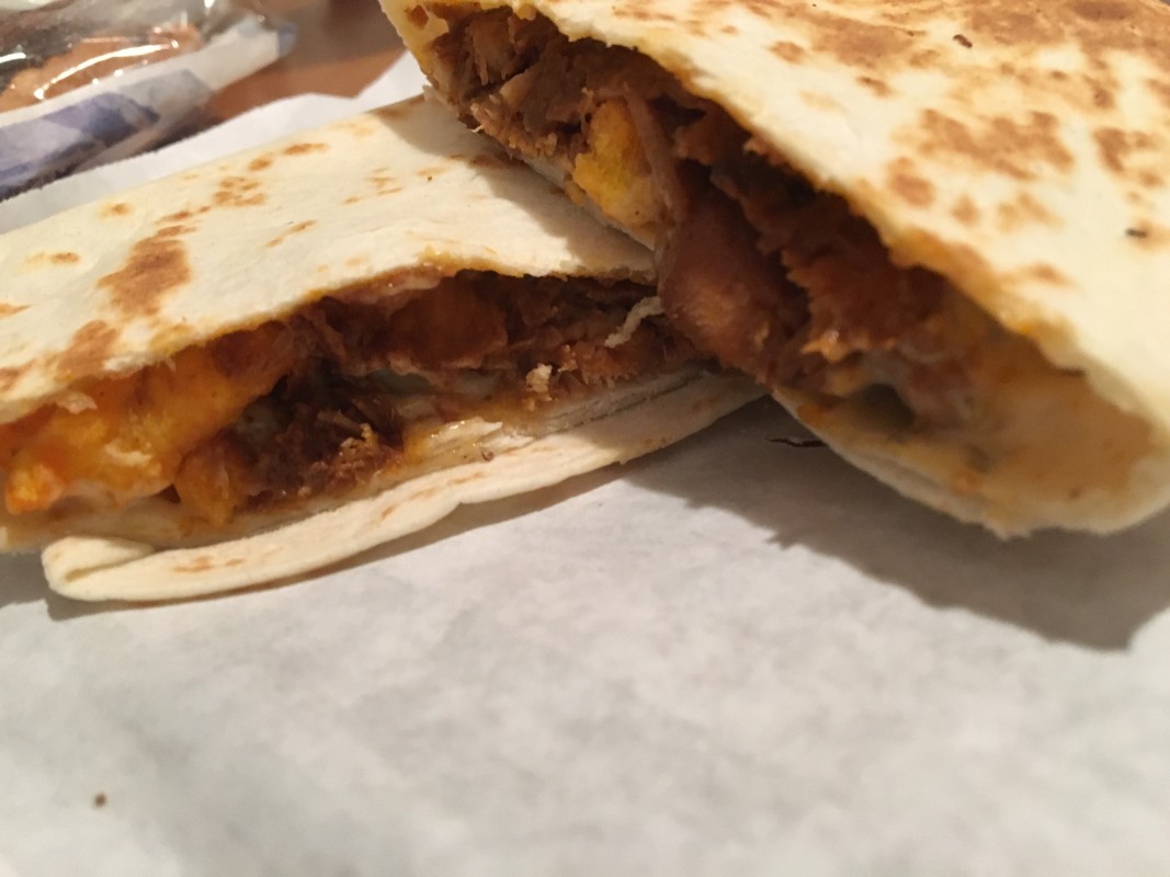 Review: Taco Bell Cheetos Crunchwrap Slider – Spicy Chicken